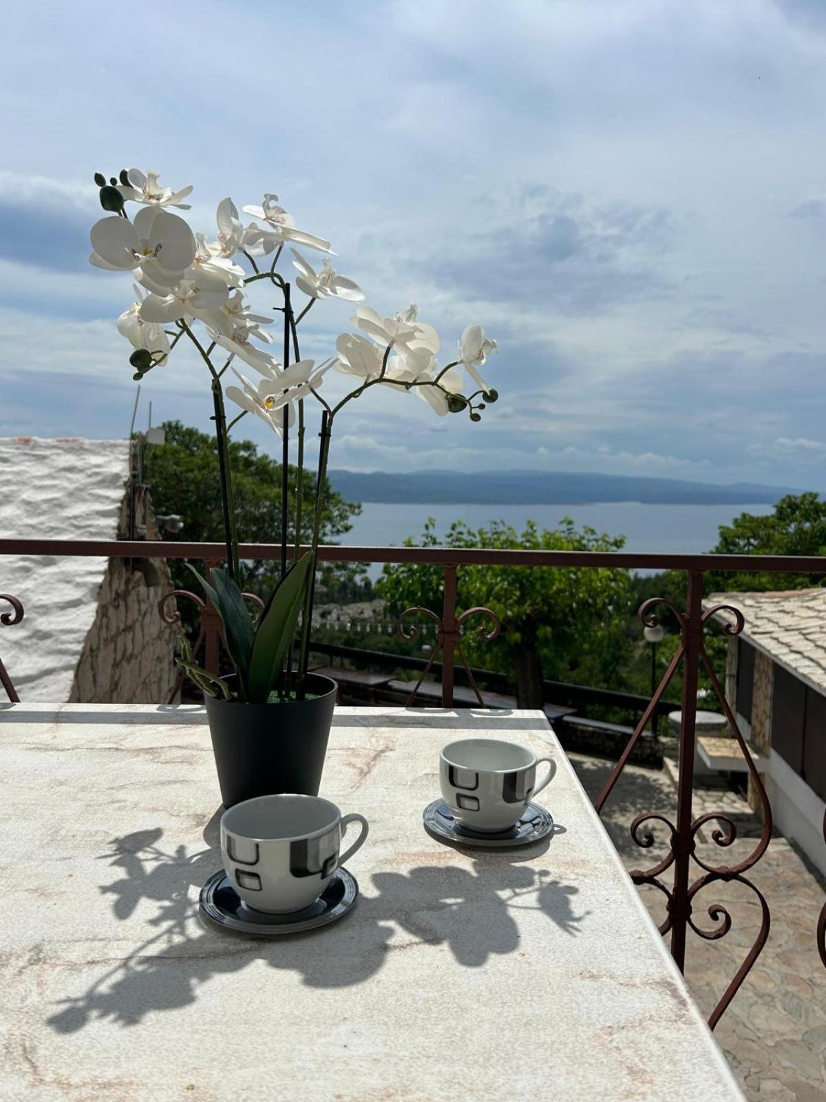Apartment Lovre Topic Baška Voda Екстериор снимка