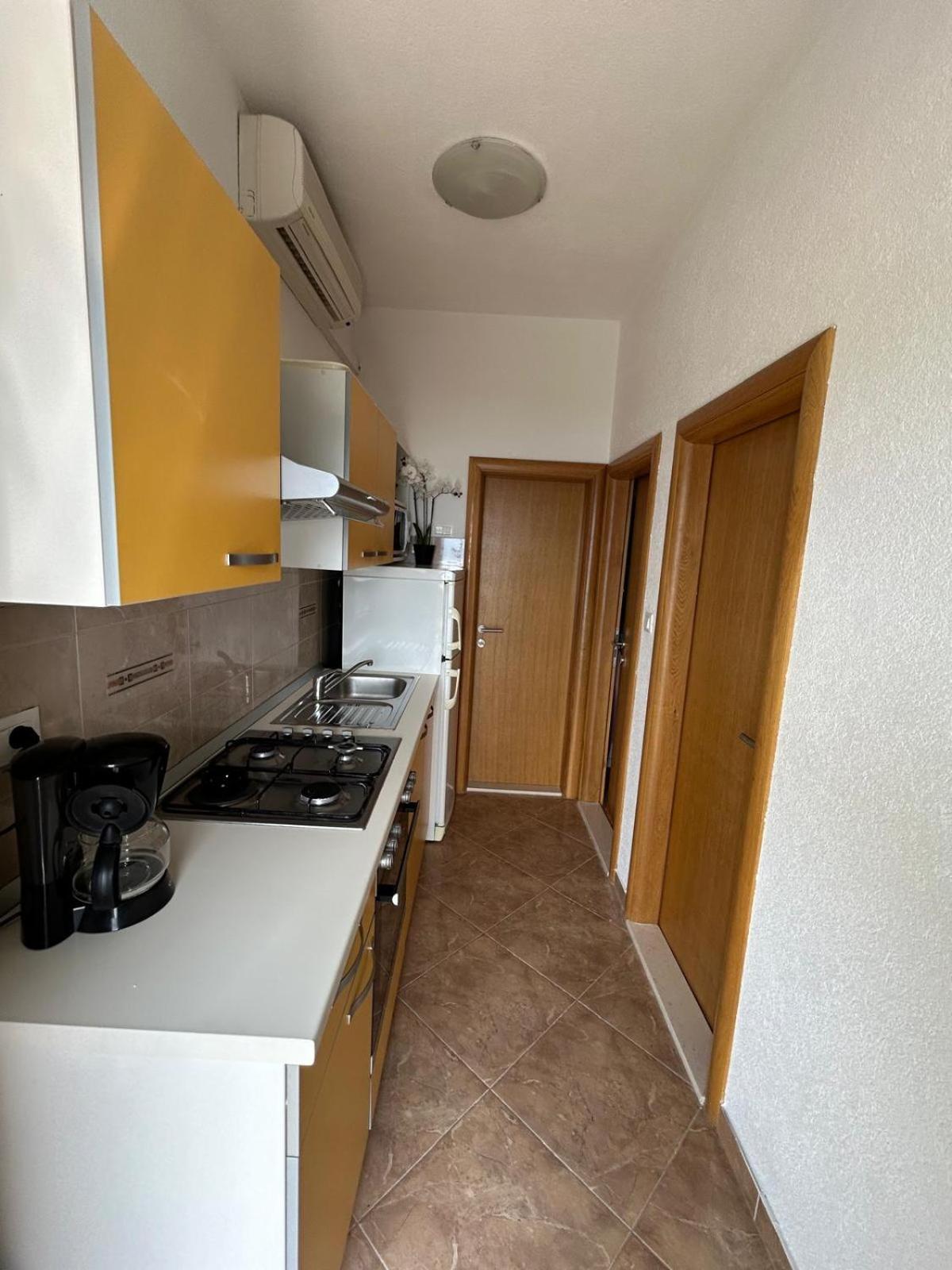 Apartment Lovre Topic Baška Voda Екстериор снимка