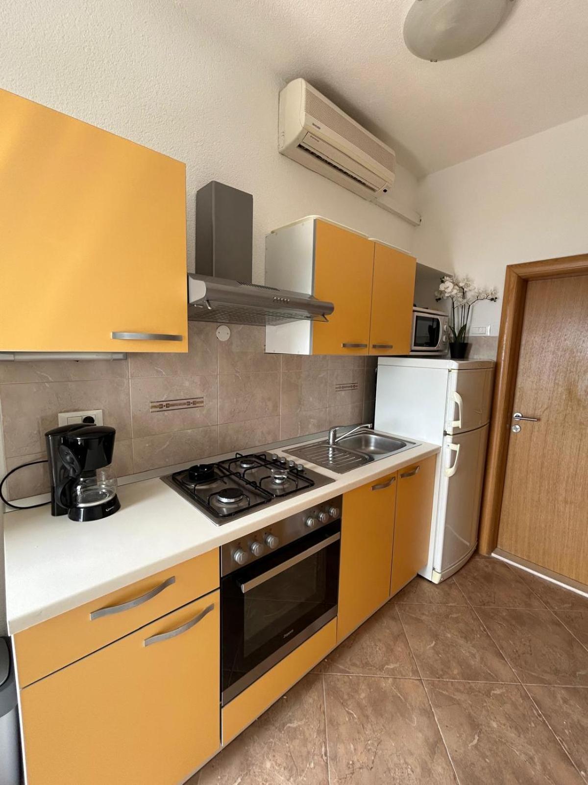 Apartment Lovre Topic Baška Voda Екстериор снимка